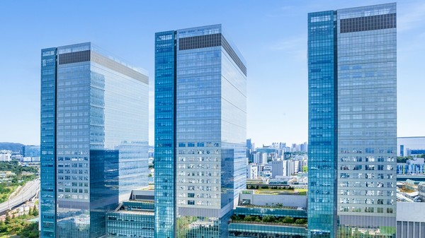 Home 삼성전자 asml과 차세대 반도체 제조 협력 확대…12인치 마스크·high na euv 승부수.jpg